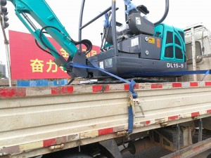 路上遇見德力挖掘機(jī) DL15-9型挖掘機(jī)客戶自己來廠考察