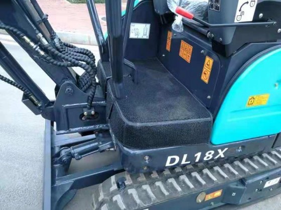 DL18X微型履帶式挖掘機(jī)--熱銷